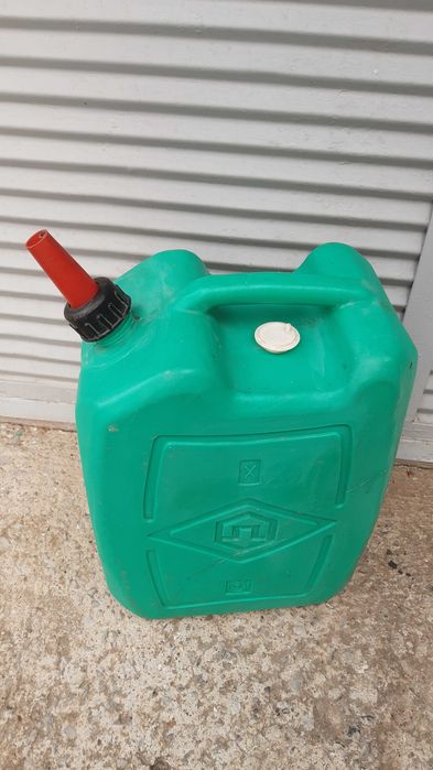 Пластмасова туба за вода 20 литра.