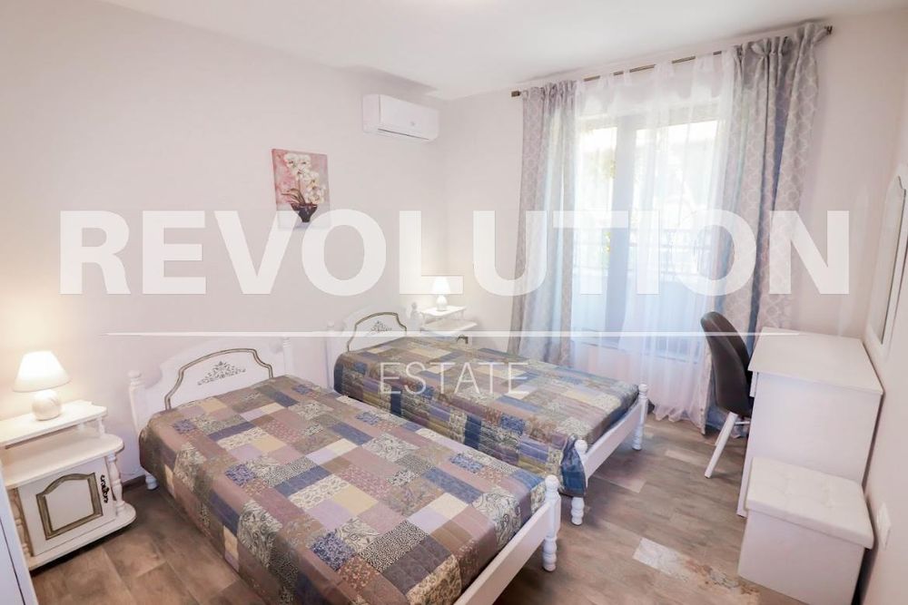 Дава се под наем Тристаен апартамент в Варна, Център - 100 кв.м за 1000 € - Снимка #6