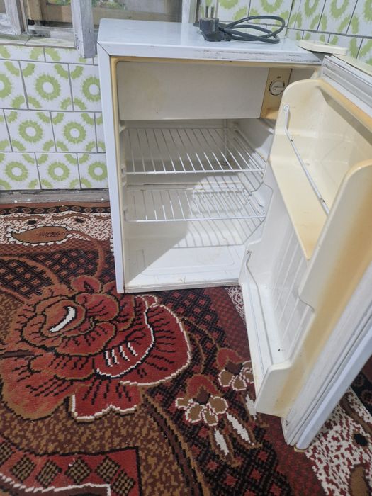 Vând unul din minifrigidere