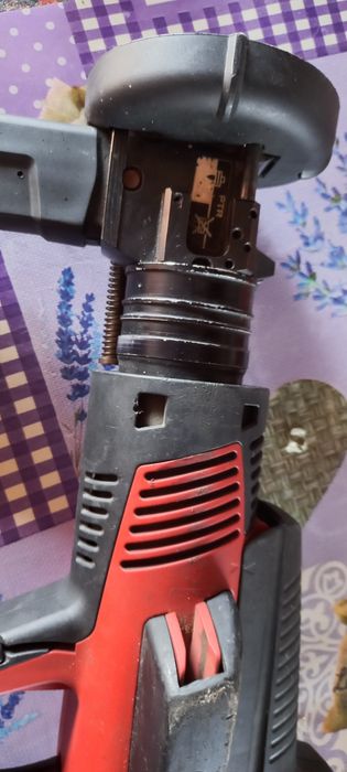 2 pistoale cu cuie