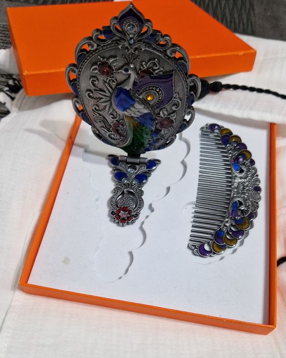 Set oglinda si piaptan din metal