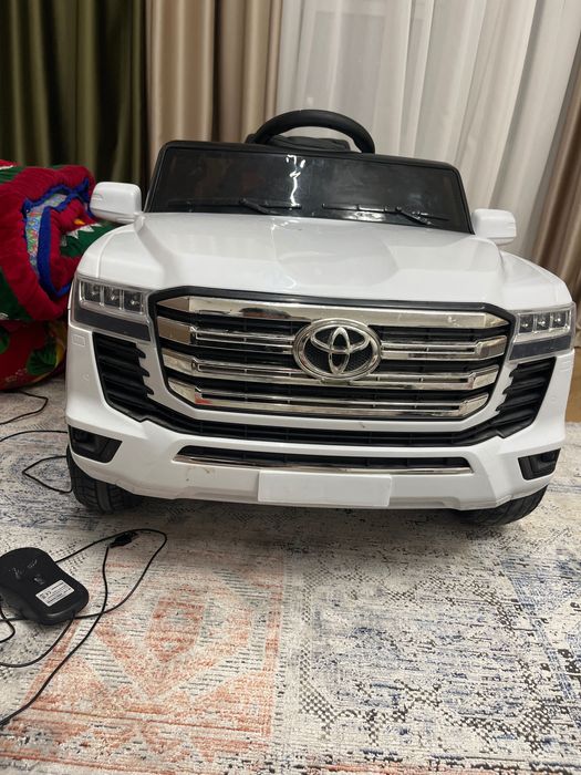 Машинка Тойота 300