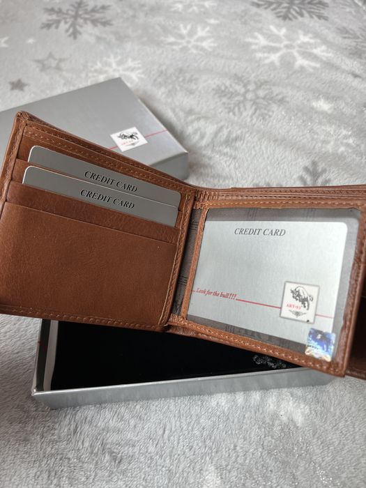 Чисто нов мъжки портфейл АРТ 93