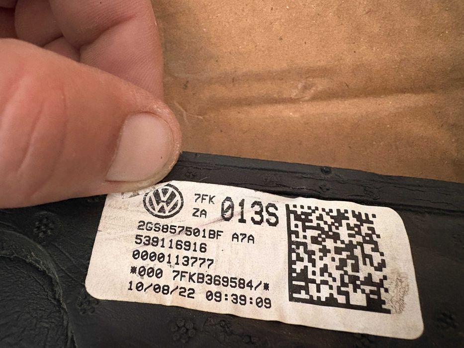 Corp + semnal oglinda stanga Vw Polo dupa 2017 cod 2GS857501BF