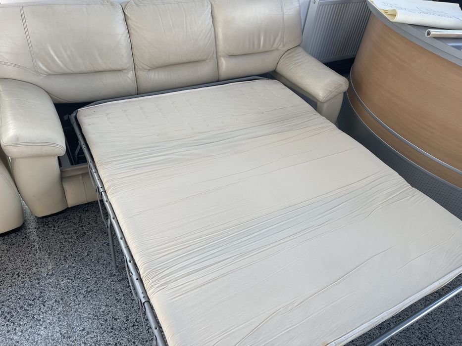 Vand canapea extensibila 3 locuri din piele Mobexpert