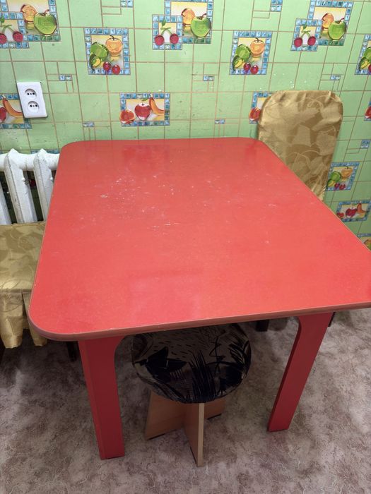 Стол в хорошем состоянии