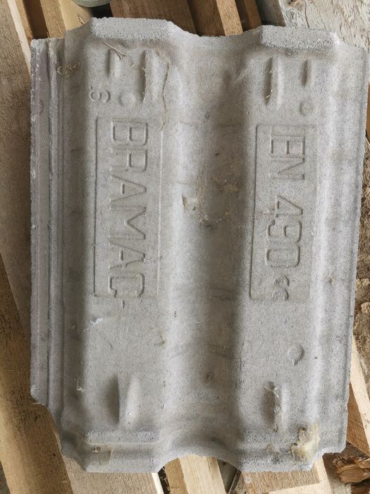 Țigla noua maro de vânzare