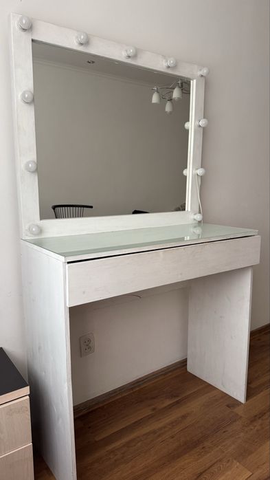 Стол для визажиста/бровиста