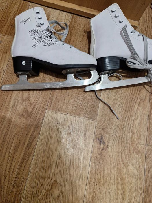 Продам коньки фигурные