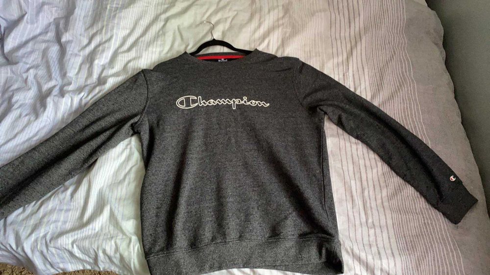 Vand Bluza Champions - XL noua