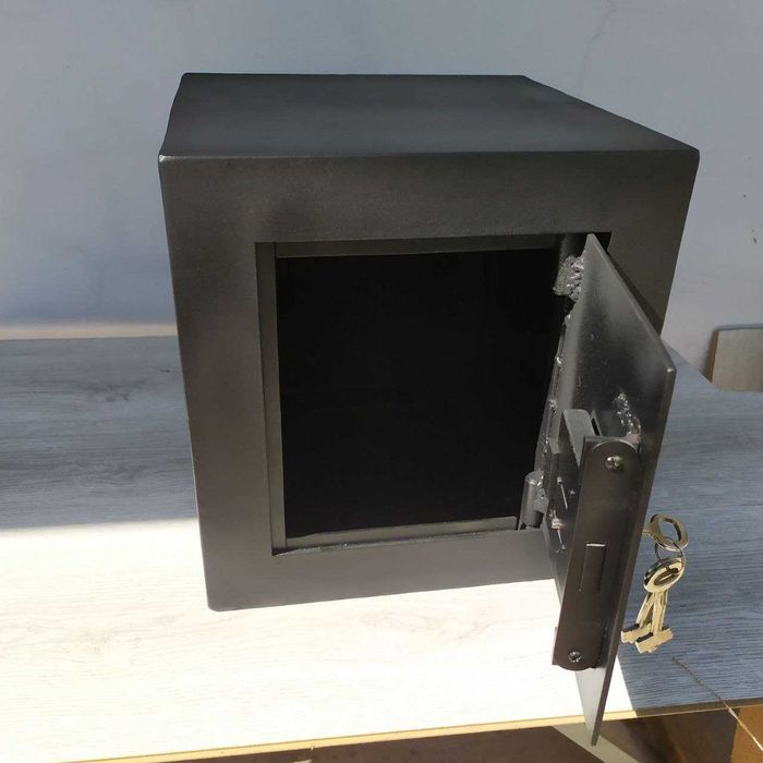 сейф домашний новый