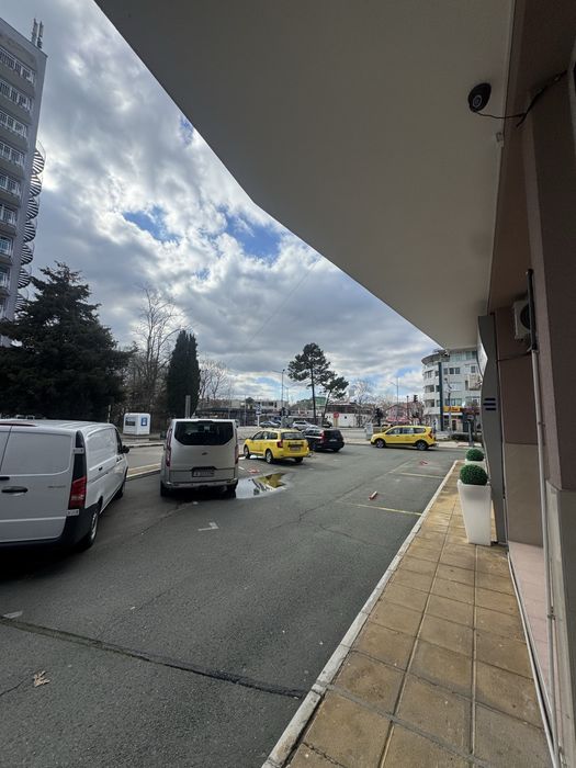 ОТДАВА СЕ ПОД НАЕМ ТЪРГОВСКО ПОМЕЩЕНИЕ В ТОП ЛОКАЦИЯ!