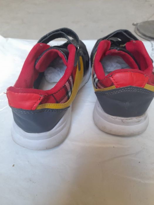 Продам кроссовки