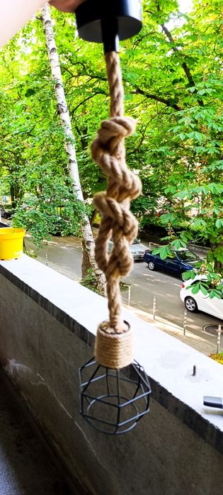 Висяща лампа с конопено въже