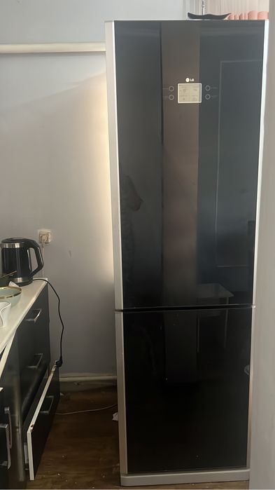 Продам LG сенсорный холодильник