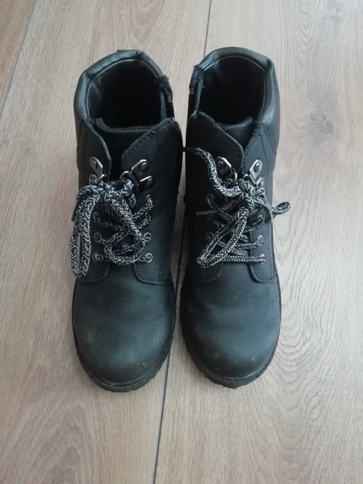 Зимни черни ботички