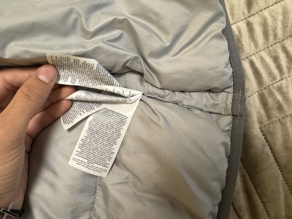 Geacă Nike puffer cu glugă – ideală pentru sezonul rece