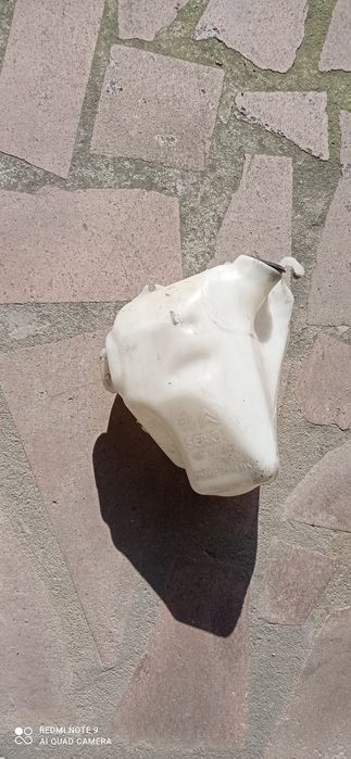 Казанче за почистване на стъклата на кола.
