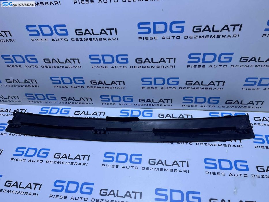 Capac Ornament Plastic Trager Tragher Armatura Spoiler Bara Fata Audi A4 B8 2008 - 2012 Cod 8T0807217A [M4728]