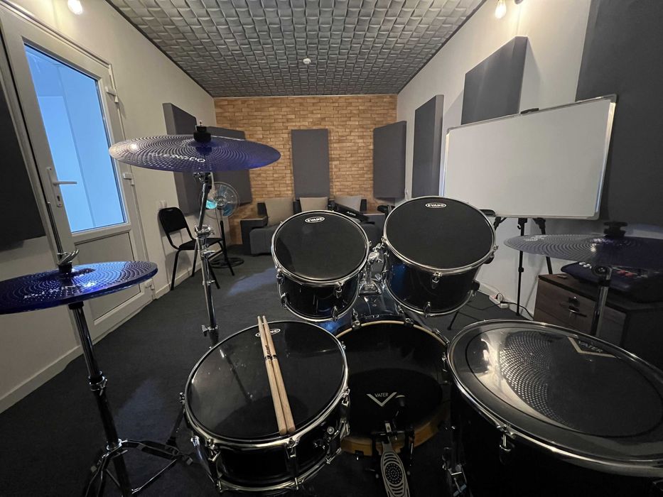 Уроки игры на барабанах/ударной установке