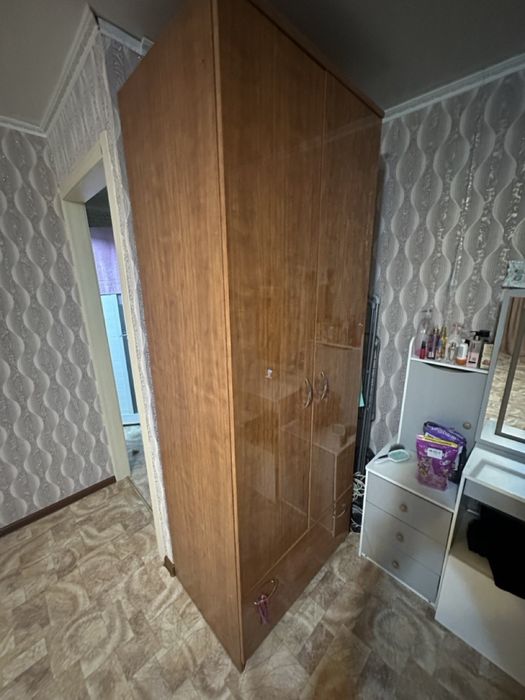 Продам 2 шкафа( объединяются в большой)