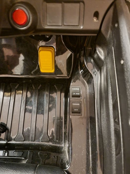 Детска акумулаторна кола