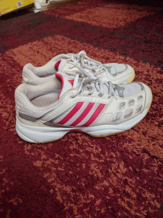 Adidasi marca Adidas