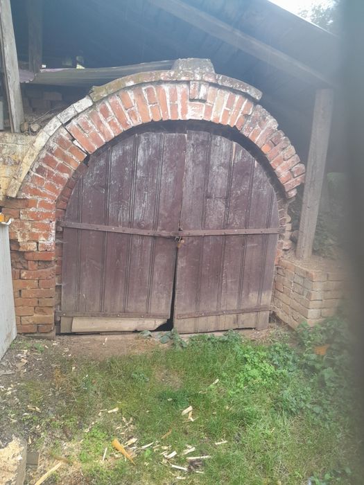 Vând teren + casa bonus