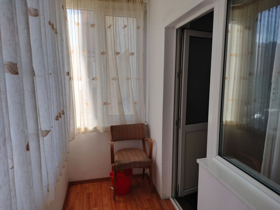 Închiriez apartament 2 camere decomandate, structura mare