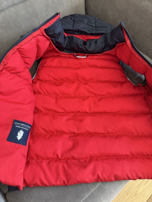 Елек Tommmy Hilfiger