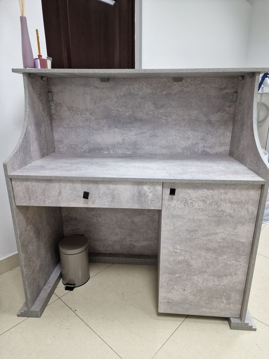 Торговый стол для бутика