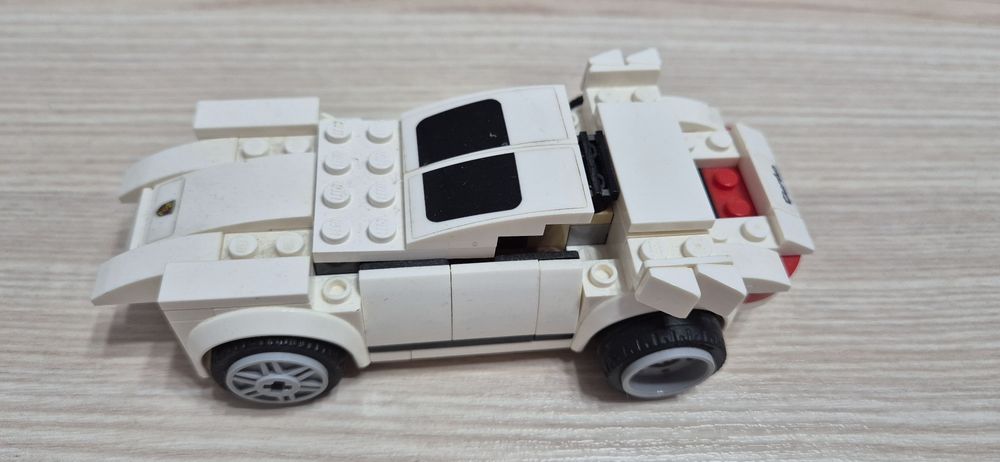 Vand legourile ( masinute) din imagini