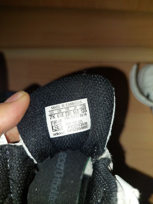 Adidasi mărimea 23,5