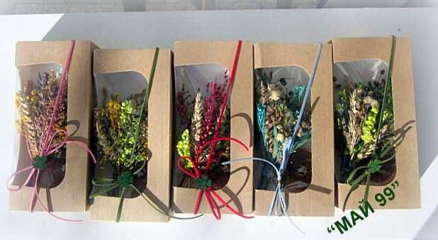 Мини букет сухи цветя в кутия с прозрачен капак