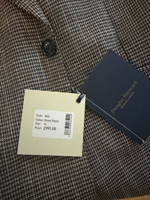Costum Douglas Hayward