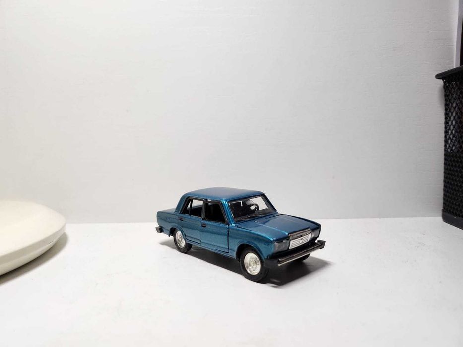 модель ВАЗ 2107 1:43