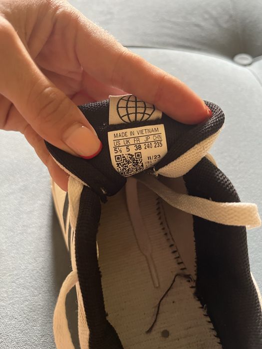 Продам кроссовки Adidas
