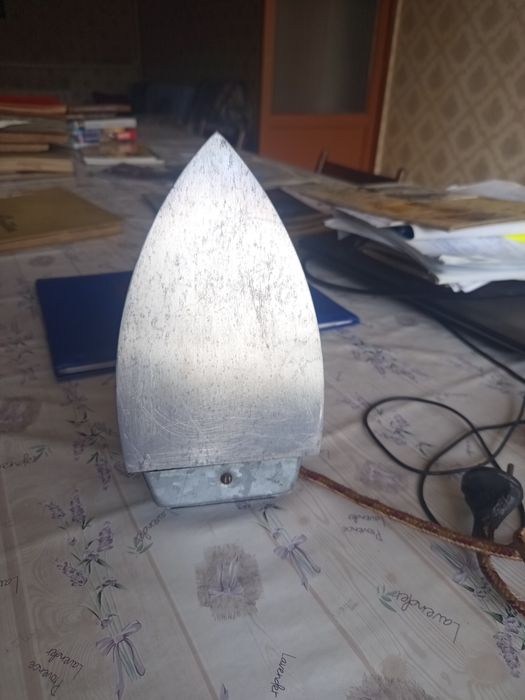 Продам утюг советских времён б у