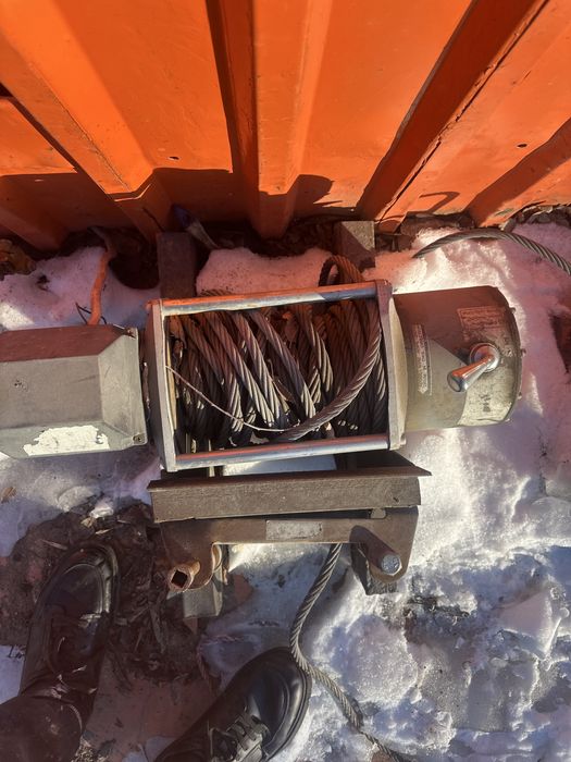 Продам лебедку 24 вольта 16500 lbs