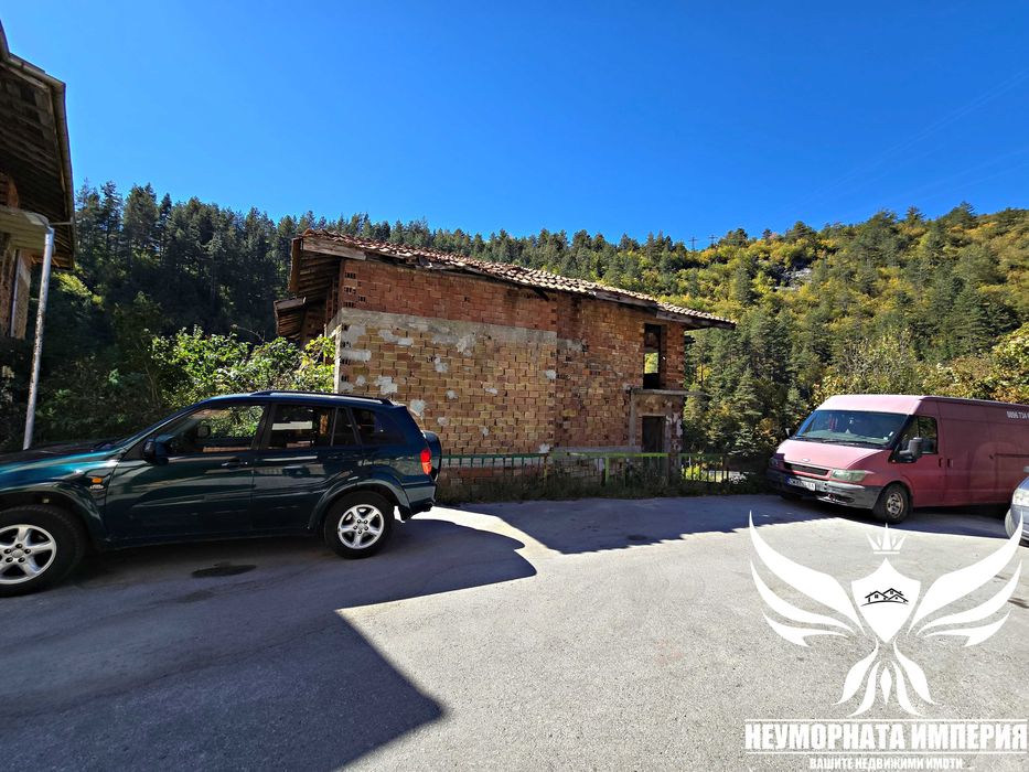 Нова къща с 388кв. РЗП и двор 600кв кв.Устово гр.Смолян