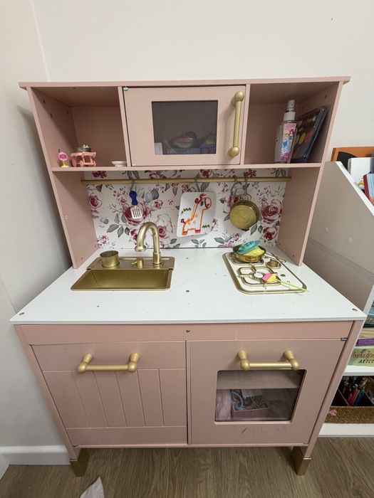 Продам десткую кухню