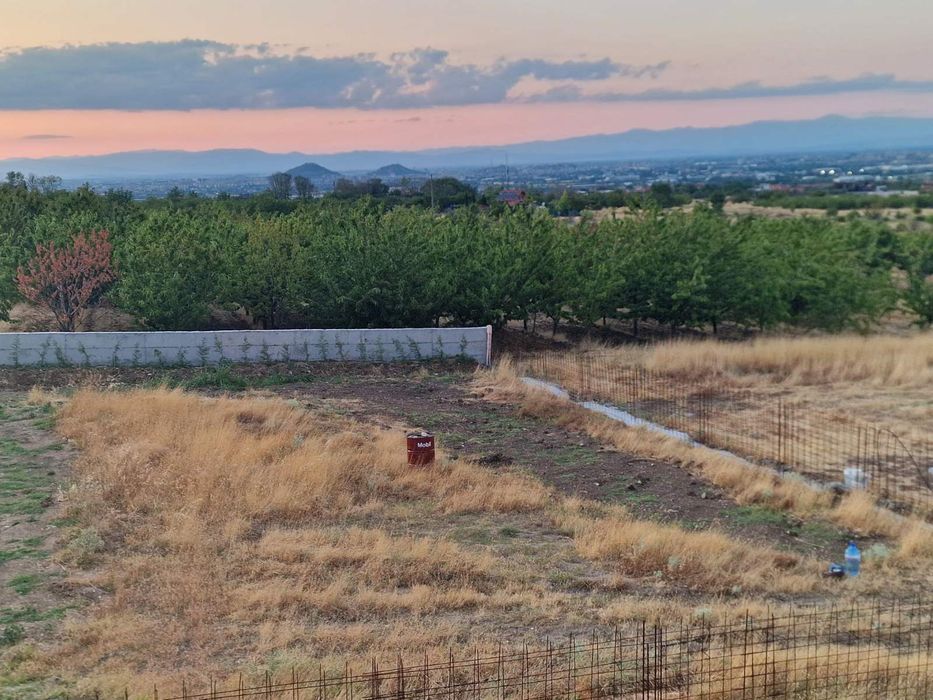 Продавам парцели /УПИ /600-2700м2 между Белащица и Брестник