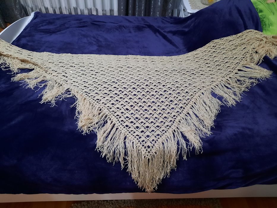 Продам шаль ручная вязка.