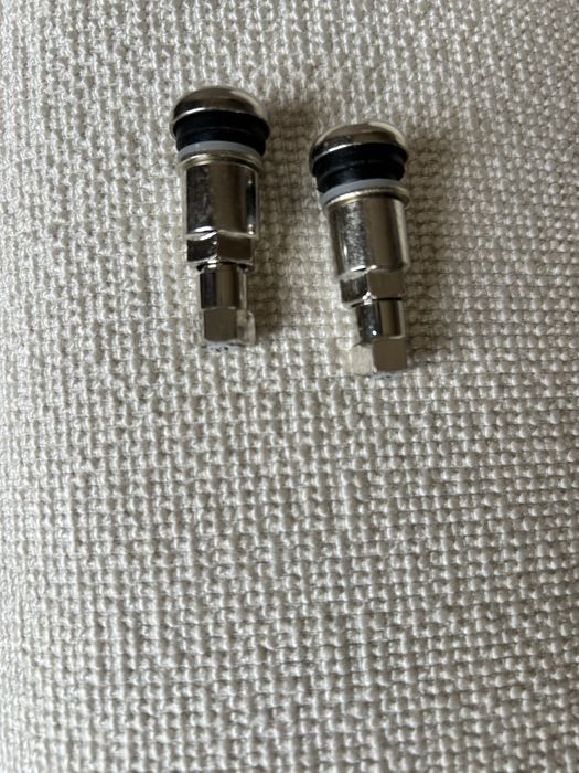 Винтили за гуми за кола