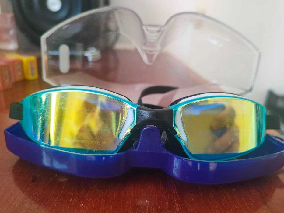 Очки для плавания. Плавательные очки в бассейн.