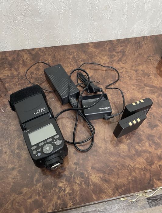 Вспышка Yongnuo YN720