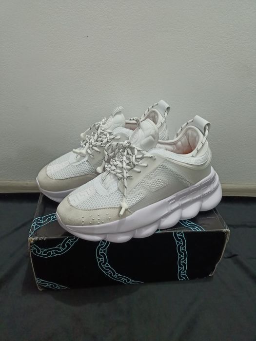 Adidași Versace   .