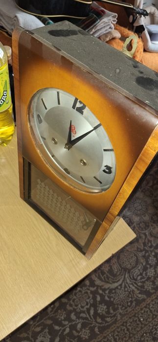 Стенен часовник 555