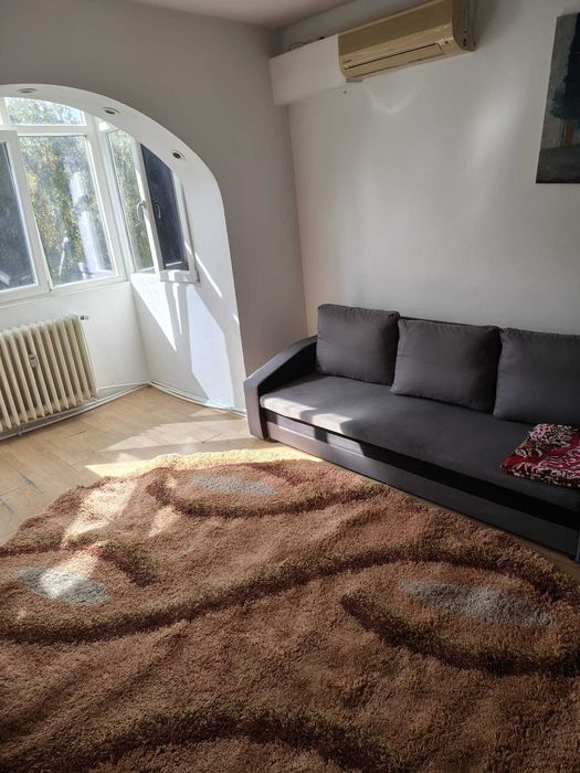 Închiriez apartament cu 2 camere