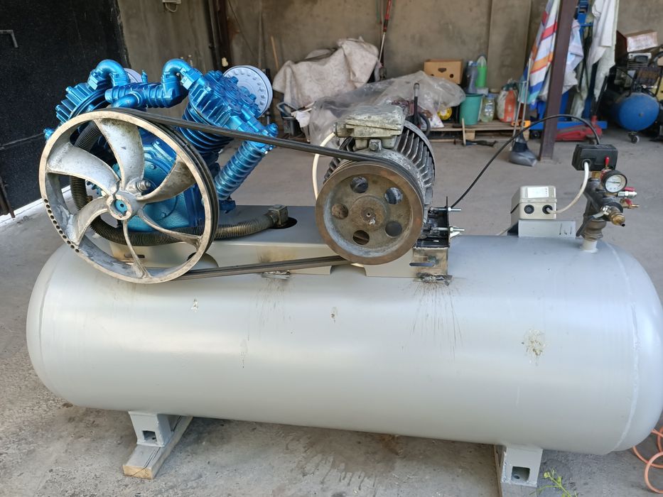 Продам промышленный компрессор